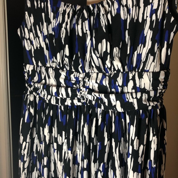 Sleeveless Dress (Black, White & Blue) - Picture 3 of 8